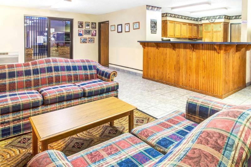 Super 8 By Wyndham Mount Vernon, Il Buitenkant foto
